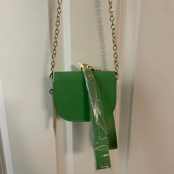 Steve Madden BWaldo Green Flare Wristlet with Strap Gold New with Tag (NWT) - Picture 4 of 7